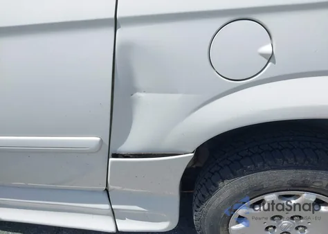 2004 Chrysler Town & Country Lx from USA, damaged, VIN 2C4GP44R84R571581